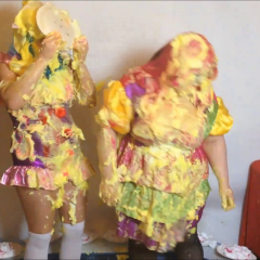 CandyCustard: Candy and Maria pie each other as clowns!
