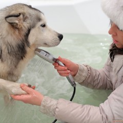 ufa217: Tanya in winter clothes washes up in the bath.