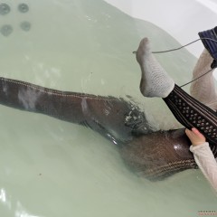 ufa217: Tanya in winter clothes washes up in the bath.