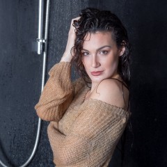 WetLookStu: Tanya in the shower