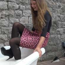 LisaMoomin: Georgina Bathes In Porridge In A Winter Dress!