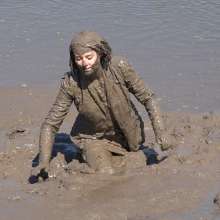 LisaMoomin: Mia's Muddy In A Grey Suit!
