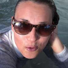 LisaMoomin: Charlotte Wears Great Shiny Jeans In The Hot Tub.