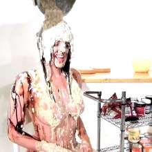 GirlsGetGunged: 
