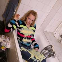 eileenvogel: Eileen taking a bath in custard