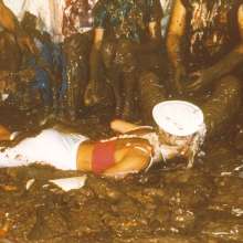katew: Rachel and Lorraine's mud fight