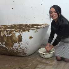 MostWam: Charlotte And Corrine Mud Cleaning