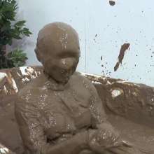 MostWam: Charlotte And Corrine Mud Cleaning
