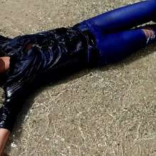 Wetlook-Niro: Denim at the beach