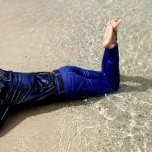Wetlook-Niro: Denim at the beach