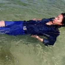 Wetlook-Niro: Denim at the beach