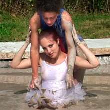 FOXY: lesbians in mud--videos downloadables