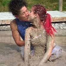FOXY: lesbians in mud--videos downloadables