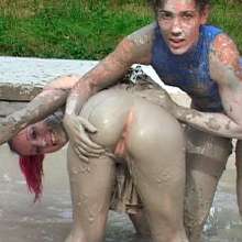 FOXY: lesbians in mud--videos downloadables