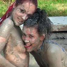 FOXY: lesbians in mud--videos downloadables