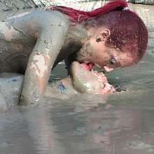 FOXY: lesbians in mud--videos downloadables