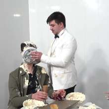 WamtasticUK: Customers Pick on Waiter and Get Served Lots of Mess