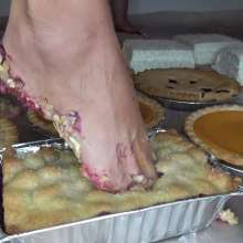 Jayce: happy feet friday!  messy, sweet, pies, cakes and feet nude W/ dixie!