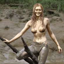 FOXY: Gold paint in mud