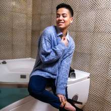 wet.look.me: Full clothing Wetlook | Girl in a blue sweater, tight jeans and high heels