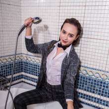 wet.look.me: Update!  Julia takes a bath in a business suit and sneakers!