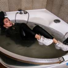 wet.look.me: Update!  Karina in wet skinny jeans, a blouse and a jacket in the bath