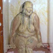 bosunbob: Ellie is in the tank and Ivy has the pies