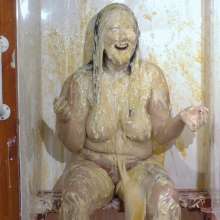 bosunbob: Ellie is in the tank and Ivy has the pies