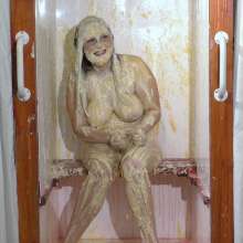 bosunbob: Ellie is in the tank and Ivy has the pies