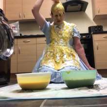 Bethyabdl: Alice in wamderland(crossdresser)