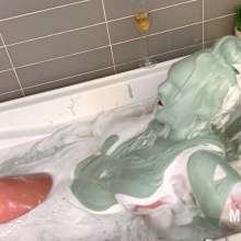Messygirl: Creamy Slime Bath