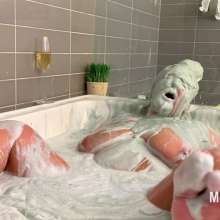 Messygirl: Creamy Slime Bath