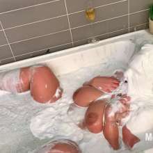 Messygirl: Creamy Slime Bath