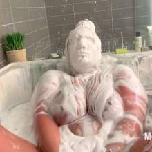 Messygirl: Creamy Slime Bath