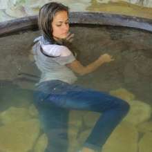 Jadan: Waminstyle Set414: Jane gets wet in the cold waterfall and hot bowl.