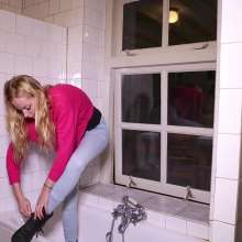 WetPlace: Beautiful Eileen Showering In Jeans