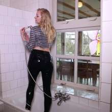 WetPlace: Beautiful Eileen Taking Shower In Blue Leggings