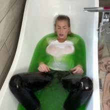 TheGungeZone: Danielle's Messy Slime Bath
