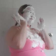Goddesstorirose: Goddess Tori's First Pie in the Face!