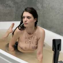 WetPlace: Gorgeous Inna Bath In Skirt