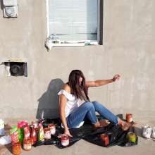Top Messy Girls: Lots of Food Outside
