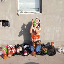 Top Messy Girls: Lots of Food Outside