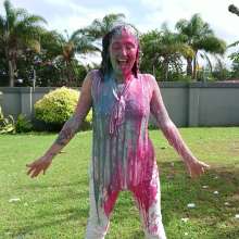 Thefetishgirl: Spray Slime Guns
