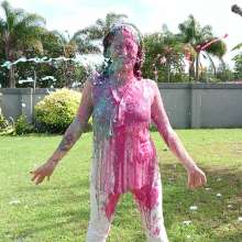 Thefetishgirl: Spray Slime Guns