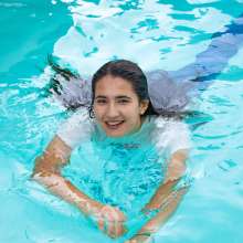 wet.look.me: Wetlook girl swimming fully-clothed in Pool | Wetlook.biz