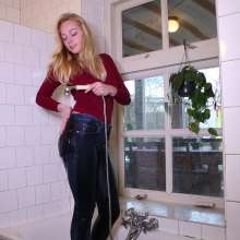 WetPlace: Beautiful Eileen Shower In Jeans