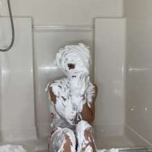 Pairofpies: Hooters Girl Takes a Dozen Pies to the Face!