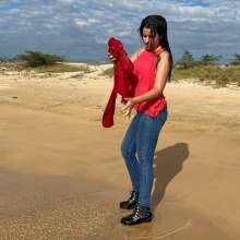 wet.look.me: Wetlook girl at the sunny beach get wet | Wetlook.biz