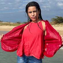 wet.look.me: Wetlook girl at the sunny beach get wet | Wetlook.biz