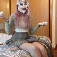 Mia_Mur: I'm Taking off My Boots and Socks and Getting Pied!